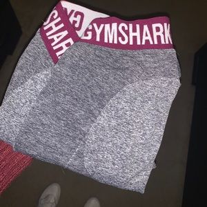 Gym shark leggings
